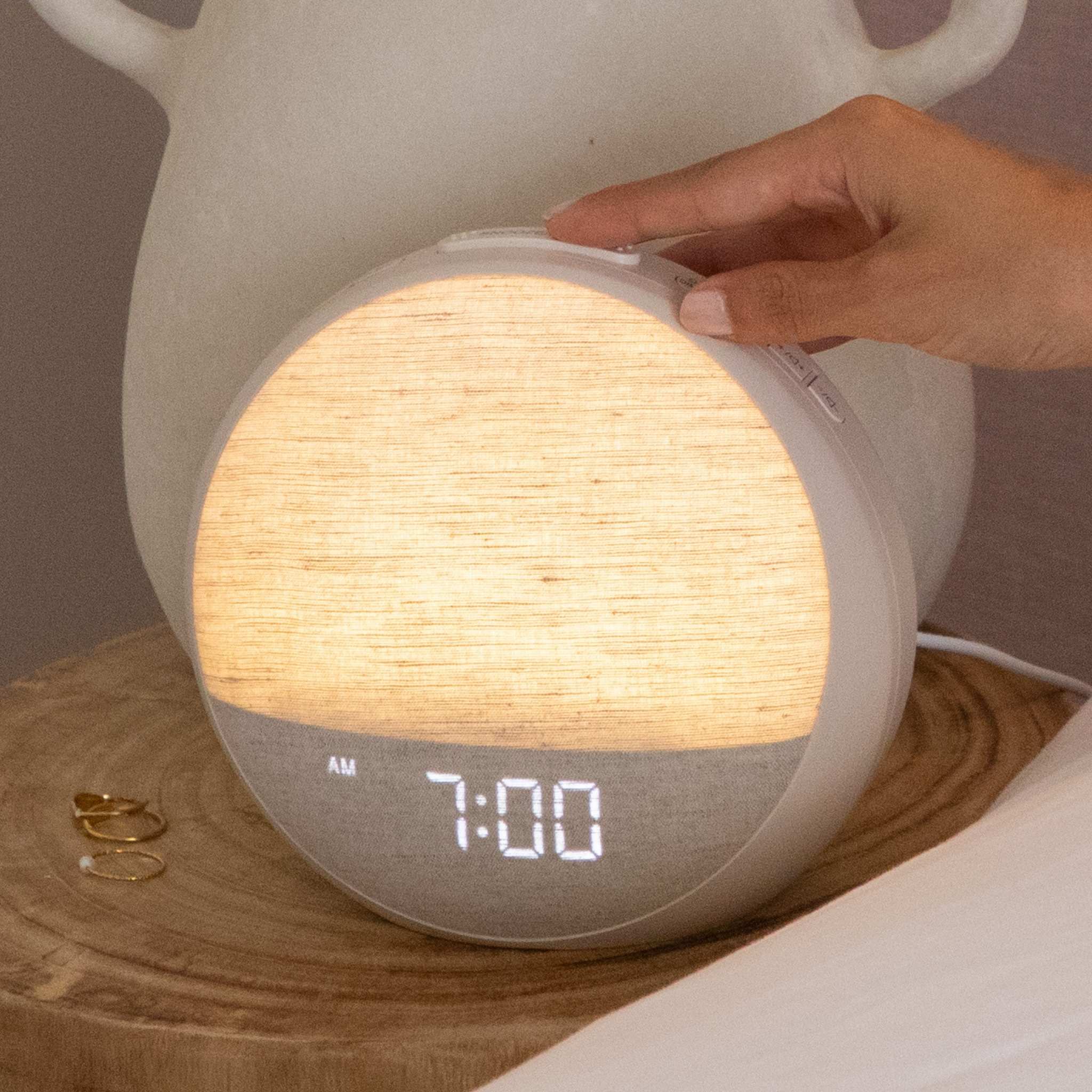 Raye by Vetraluma — The Phone-Free Sleep Clock